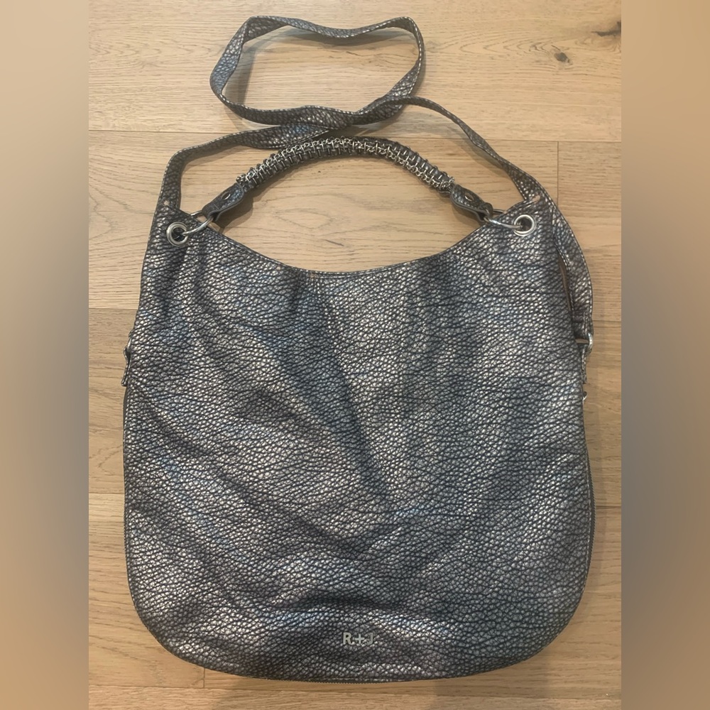 Romeo + Juliet Couture Silver Metallic Zippered Purse